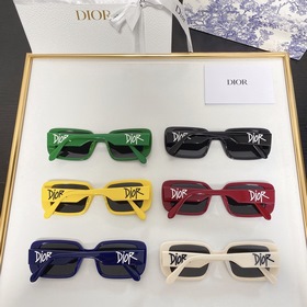 Dior | Солнцезащитные очки – незаменимый аксессуар для создания о