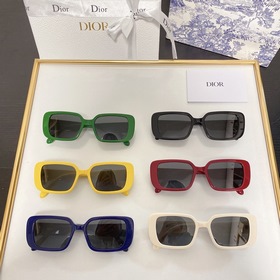 Dior | Солнцезащитные очки – незаменимый аксессуар для создания о