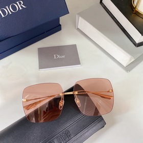 Эти солнцезащитные очки от Dior подходят практически к любому обр