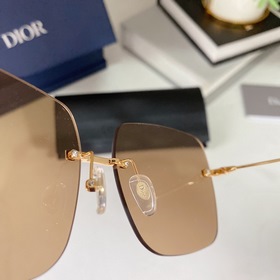 Эти солнцезащитные очки от Dior подходят практически к любому обр