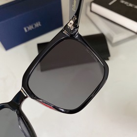 Не пропустите популярную модель DIOR NUANCE-17 с оправой, украшен