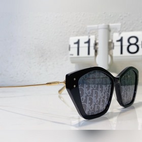 Новая модель 2023 года в наличии. Оригинальная модель Dior MISSDI