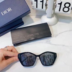 Новая модель 2023 года в наличии. Оригинальная Dior MISSDIORS1U. 