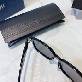 DIOR Diorsignafure S7F Размер： 58 x 18 x 145