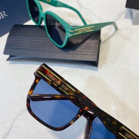 DIOR Diorsignafure S7F Размер： 58 x 18 x 145