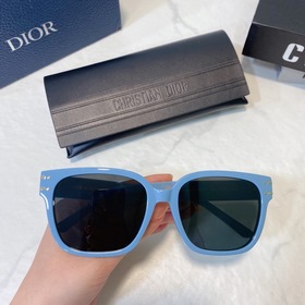 DIOR Diorsignafure S7F Размер： 58 x 18 x 145