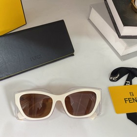 Официальный сайт с обновленной версией. FENDI Модель FF40034U. 