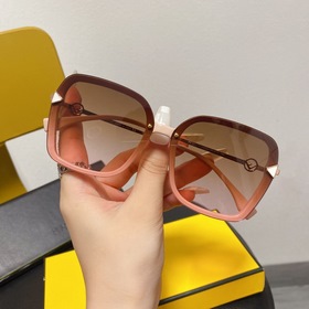 FENDI -F0352 Квадратные очки в розовом цвете