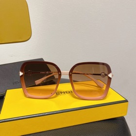 FENDI -F0352 Квадратные очки в розовом цвете