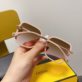FENDI -F0352 Квадратные очки в розовом цвете