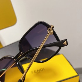 FENDI -F0352 Квадратные очки в классическом черном цвете