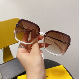 FENDI -F0352 Квадратные очки с деталями цвета чая