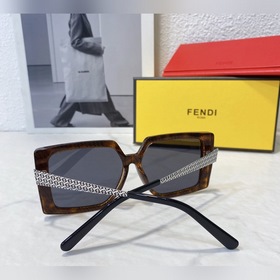 Fendi Модель： FF0788/S Размер： 54 мм, 14-140