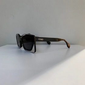 Официальный сайт с обновленной версией FENDI Модель FF40034U： кла