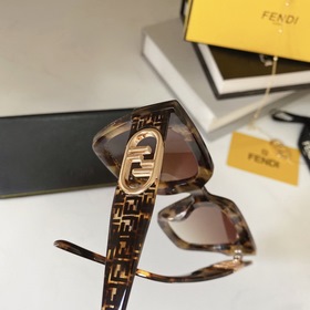 Fendi Модель： FF 40072U Размер： 51/25-145