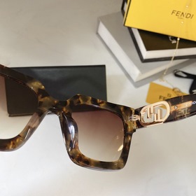 Fendi Модель： FF 40072U Размер： 51/25-145