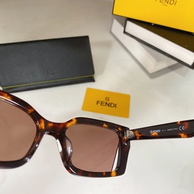 Fendi Модель： FE40017U Размер： 53х19-145