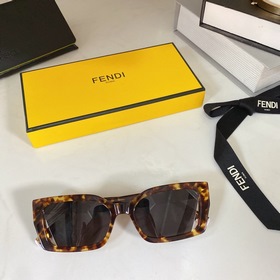Fendi Модель： FE40017U Размер： 53х19-145