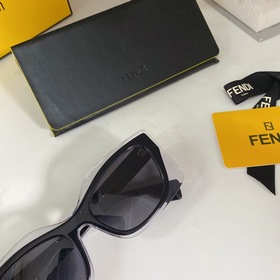 Официальный сайт с обновленной версией. FENDI, модель FF40034U, о