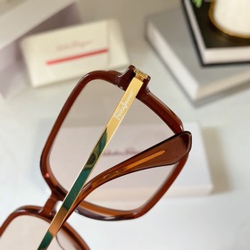 Salvatore Ferragamo   Модель： SF9050 Размер： 56/17-145