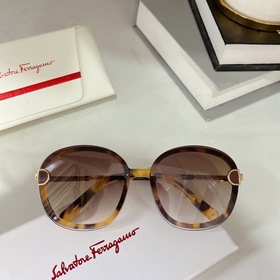Salvatore Ferragamo  Модель： SF201S Размер： 62, 15-140
