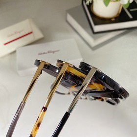 Salvatore Ferragamo  Модель： SF201S Размер： 62, 15-140