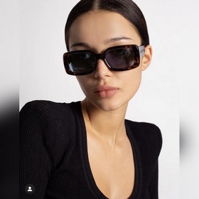 Логотип с ажурной резьбой Givenchy GV7201, новая модель