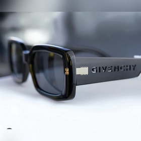 Логотип с ажурной резьбой Givenchy GV7201, новая модель