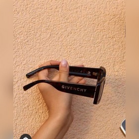 Логотип с ажурной резьбой Givenchy GV7201, новая модель