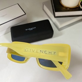 Логотип с ажурной вырезкой Givenchy GV7201, ограниченная серия Gi