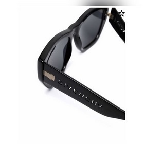 Новинка на официальном сайте GIVENCHY GV7202