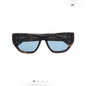 Новинка на официальном сайте GIVENCHY GV7202