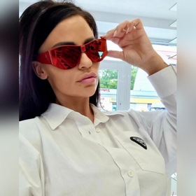 Значок с логотипом Givenchy, новинка на официальном сайте KR03R