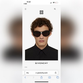 Значок с логотипом Givenchy, новинка на официальном сайте KR03R
