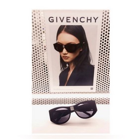 Значок с логотипом Givenchy, новинка на официальном сайте KR03R