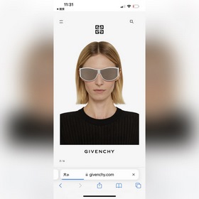 Значок с логотипом Givenchy, новинка на официальном сайте KR03R