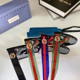 Популярная модель от Gucci. Каждая оправа имеет уникальный код. 