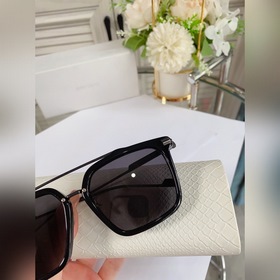 JIMMY CHOO * KEOHH/S Квадратная универсальная модель, с акцентом 