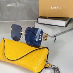 LOEWE - Незаменимый аксессуар для любителей солнцезащитных очков