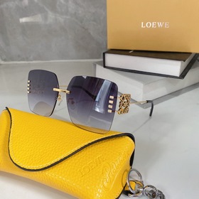 LOEWE - Незаменимый аксессуар для любителей солнцезащитных очков