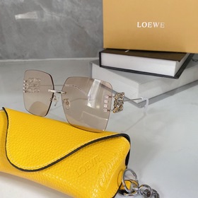LOEWE - Незаменимый аксессуар для любителей солнцезащитных очков