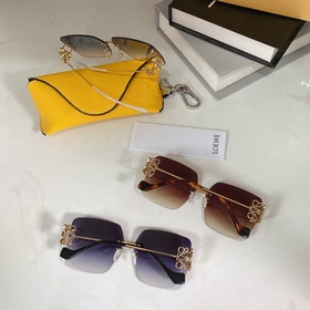 LOEWE - Незаменимый аксессуар для любителей солнцезащитных очков