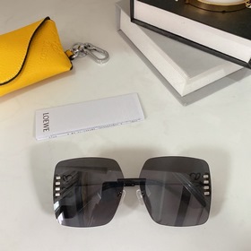 LOEWE - Незаменимый аксессуар для любителей солнцезащитных очков