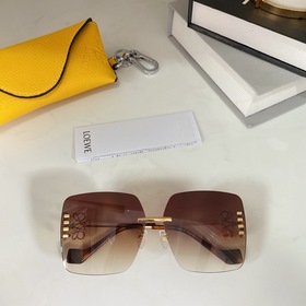 LOEWE - Незаменимый аксессуар для любителей солнцезащитных очков