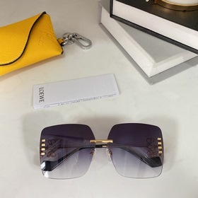LOEWE - Незаменимый аксессуар для любителей солнцезащитных очков