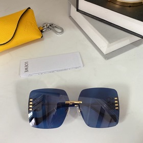 LOEWE - Незаменимый аксессуар для любителей солнцезащитных очков