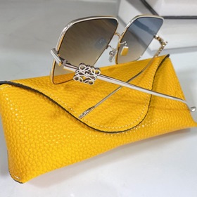 LOEWE - Квадратные очки Незаменимый аксессуар для любителей солнц