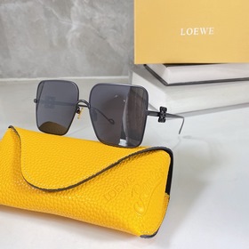 LOEWE - Квадратные очки Незаменимый аксессуар для любителей солнц