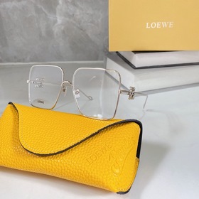 LOEWE - Квадратные очки Незаменимый аксессуар для любителей солнц