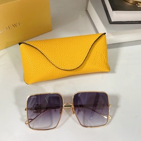LOEWE - Квадратные очки Необходимый аксессуар для любителей солнц